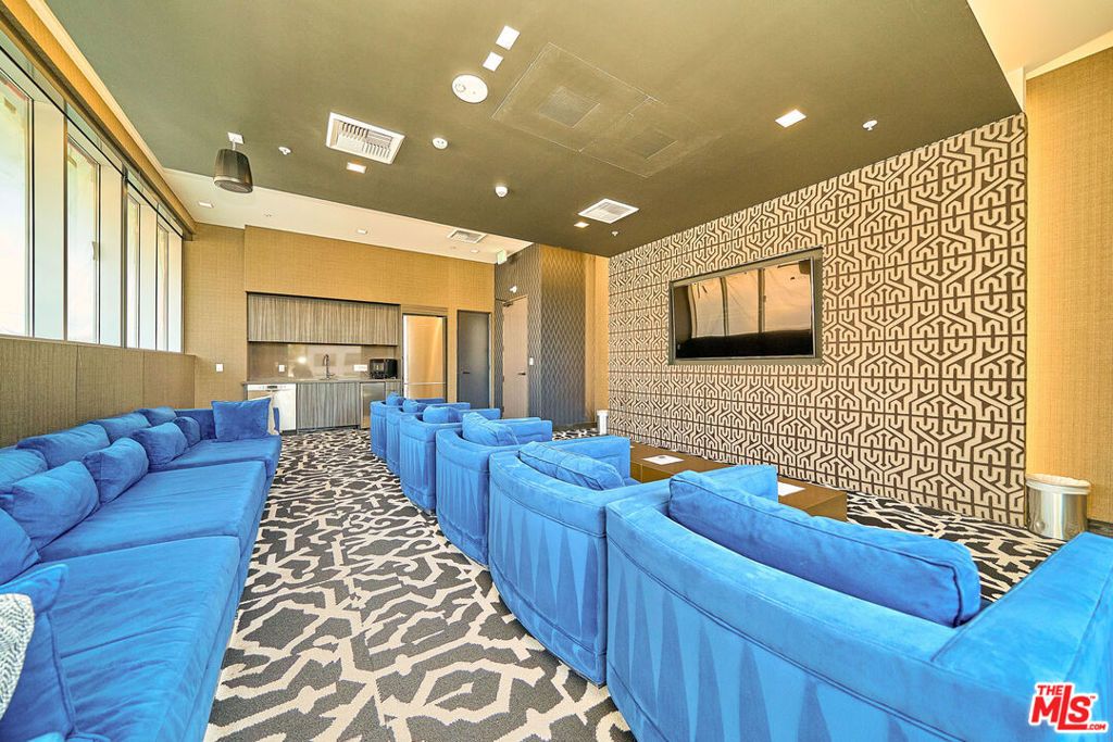 Image 40 of property listing at 1050 S Grand Avenue 1008, Los Angeles, CA 90015