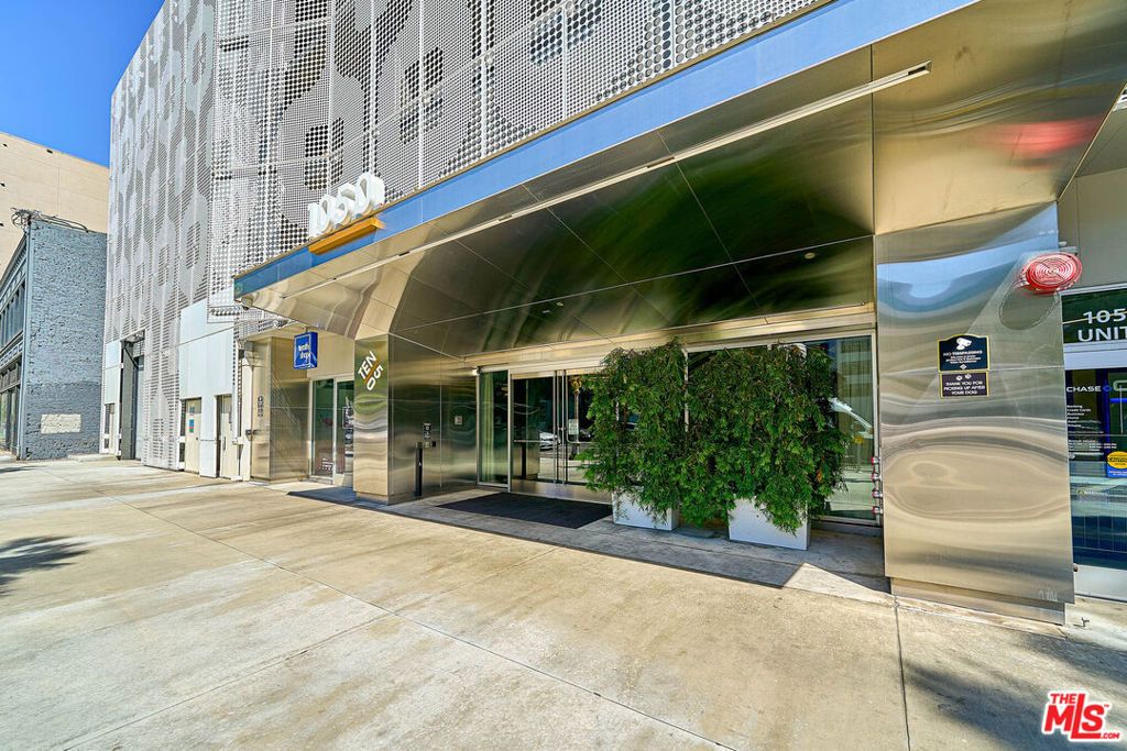 Image 43 of property listing at 1050 S Grand Avenue 1008, Los Angeles, CA 90015
