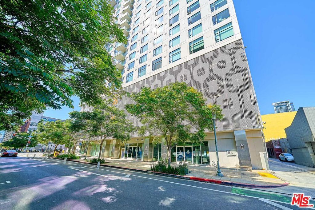 Image 44 of property listing at 1050 S Grand Avenue 1008, Los Angeles, CA 90015