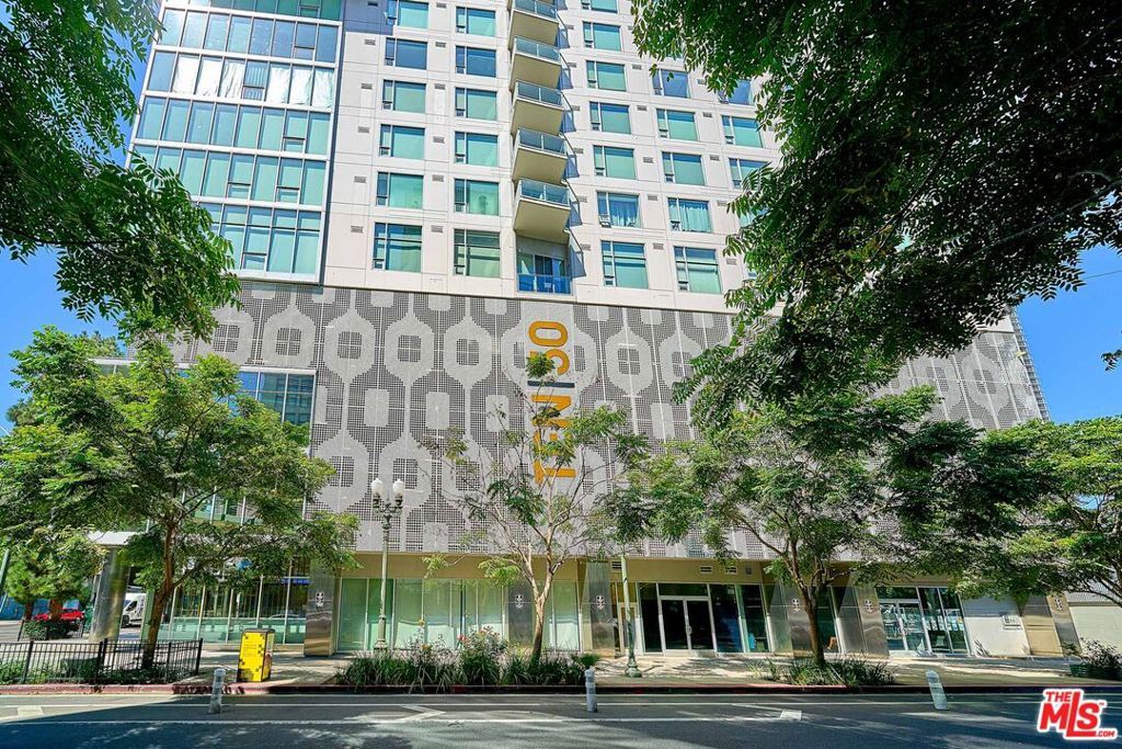 Image 45 of property listing at 1050 S Grand Avenue 1008, Los Angeles, CA 90015
