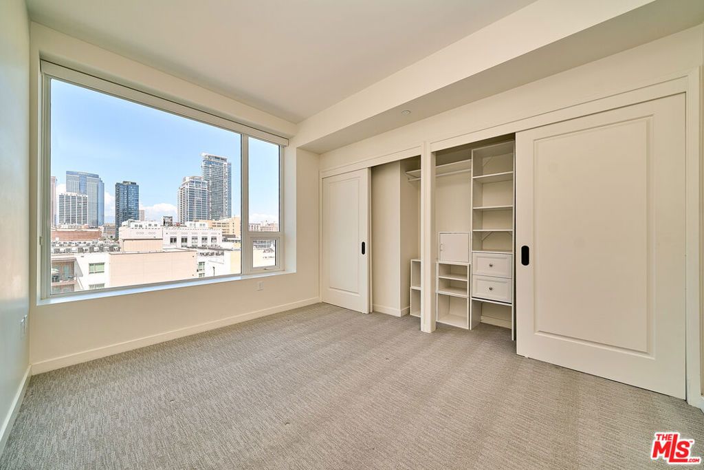 Image 6 of property listing at 1050 S Grand Avenue 1008, Los Angeles, CA 90015