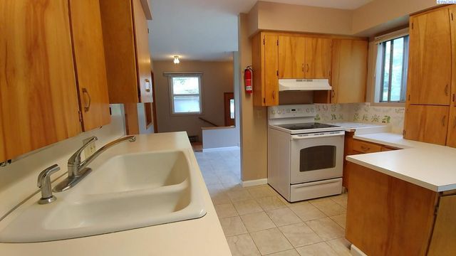 1225 NE Orchard Dr, Pullman, WA 99163