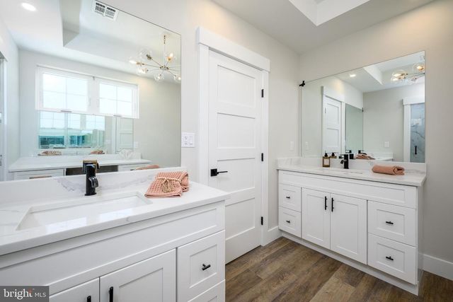 1426 PAUL BLVD, Manahawkin, NJ 08050