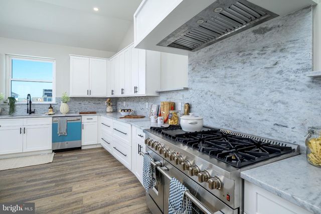 1426 PAUL BLVD, Manahawkin, NJ 08050