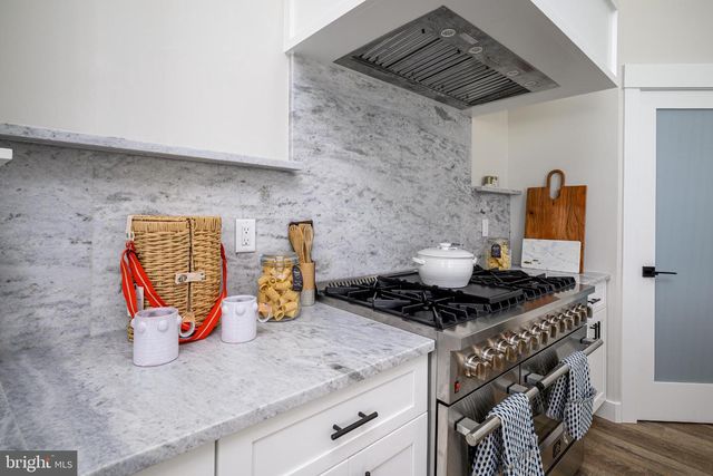 1426 PAUL BLVD, Manahawkin, NJ 08050