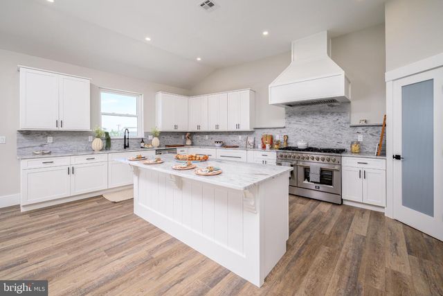 1426 PAUL BLVD, Manahawkin, NJ 08050