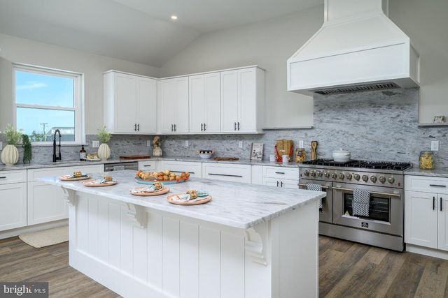 1426 PAUL BLVD, Manahawkin, NJ 08050