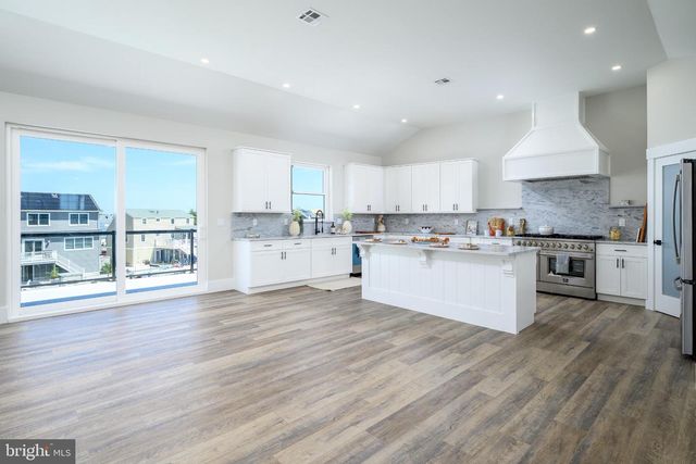 1426 PAUL BLVD, Manahawkin, NJ 08050