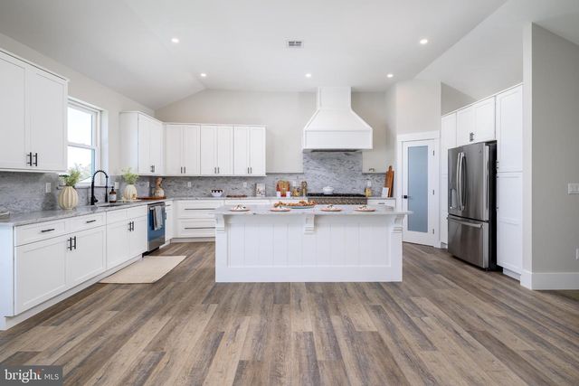 1426 PAUL BLVD, Manahawkin, NJ 08050