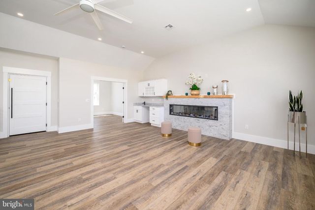 1426 PAUL BLVD, Manahawkin, NJ 08050