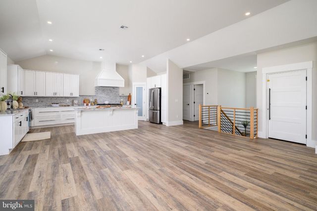 1426 PAUL BLVD, Manahawkin, NJ 08050