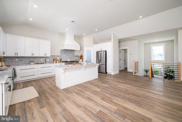 1426 PAUL BLVD, Manahawkin, NJ 08050