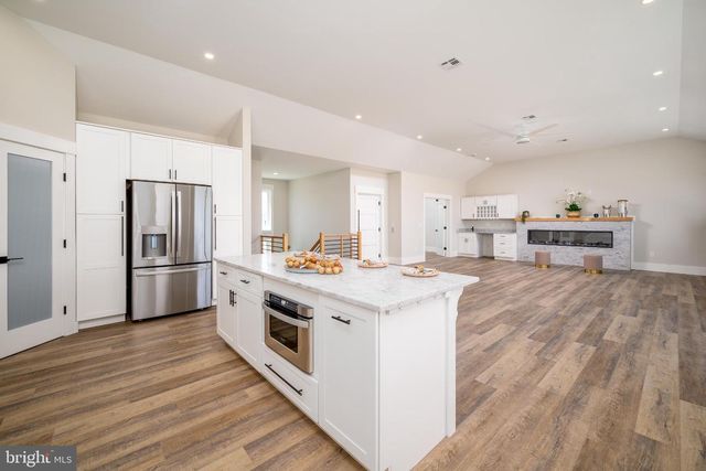 1426 PAUL BLVD, Manahawkin, NJ 08050