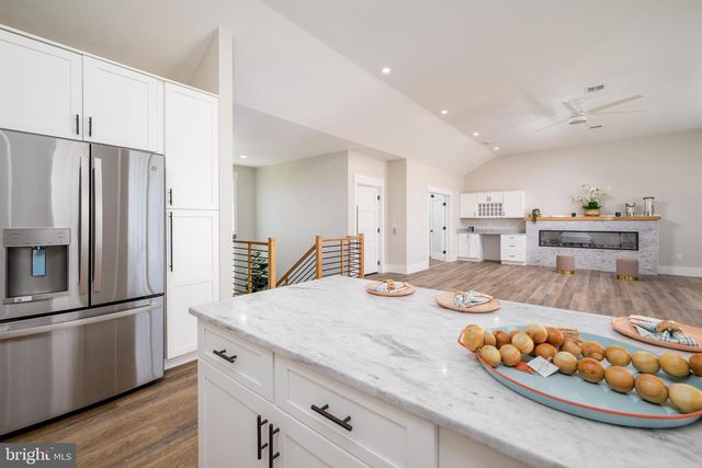 1426 PAUL BLVD, Manahawkin, NJ 08050