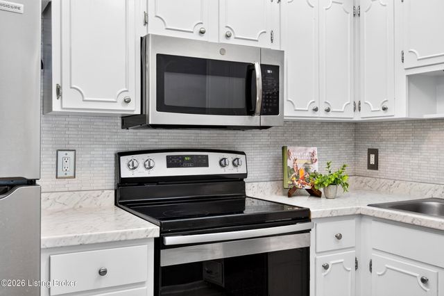 1935 Gardiner Ln E 80, Louisville, KY 40205