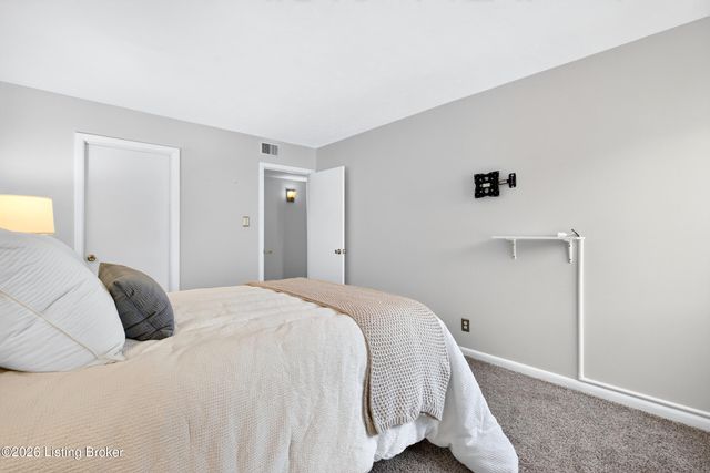 1935 Gardiner Ln E 80, Louisville, KY 40205