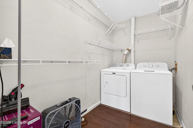1935 Gardiner Ln E 80, Louisville, KY 40205