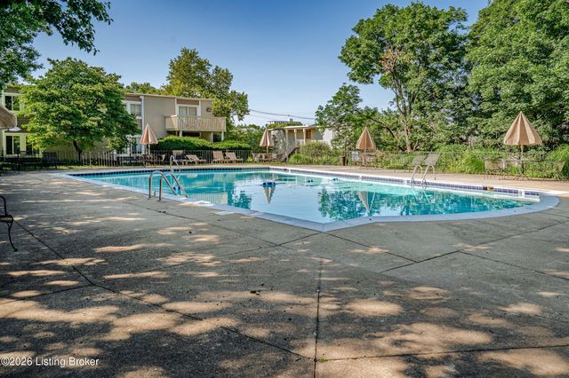 1935 Gardiner Ln E 80, Louisville, KY 40205
