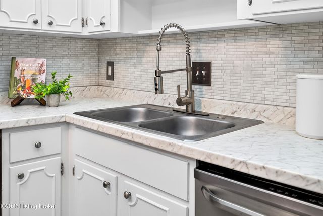 1935 Gardiner Ln E 80, Louisville, KY 40205
