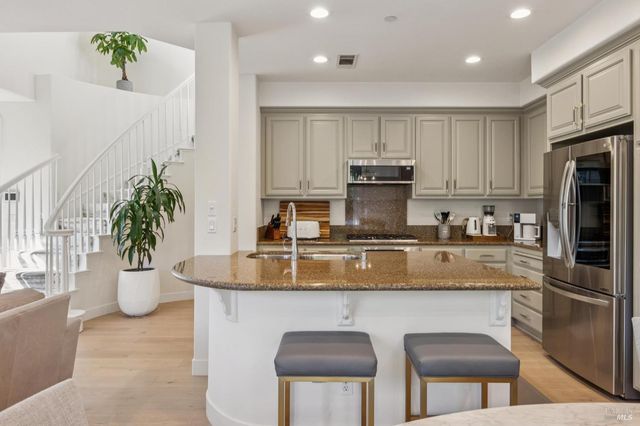 8 Rowe Ranch Ct, Novato, CA 94949