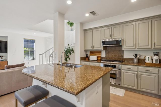 8 Rowe Ranch Ct, Novato, CA 94949