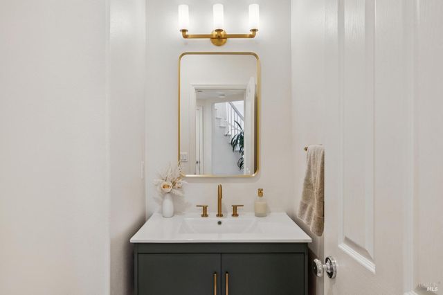 8 Rowe Ranch Ct, Novato, CA 94949