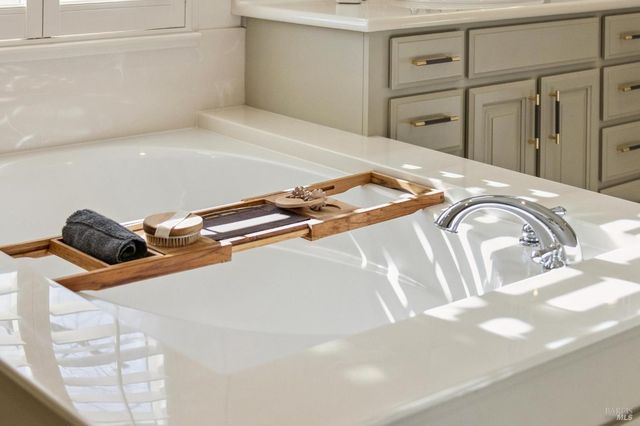 8 Rowe Ranch Ct, Novato, CA 94949