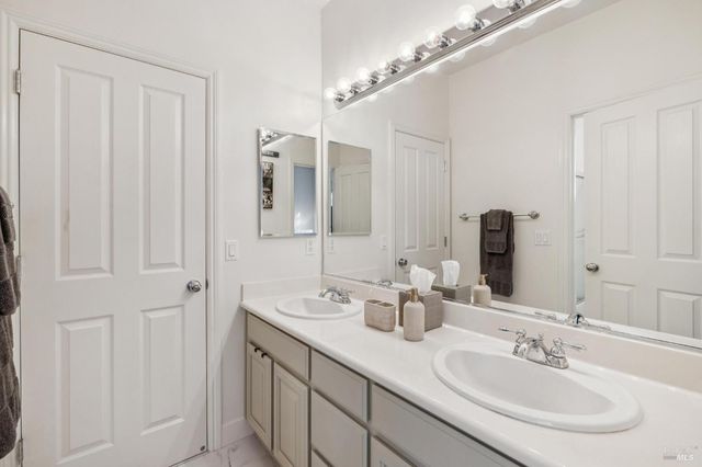 8 Rowe Ranch Ct, Novato, CA 94949