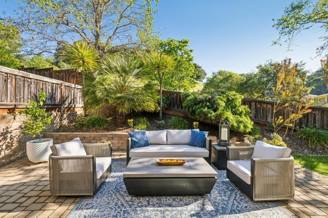 8 Rowe Ranch Ct, Novato, CA 94949