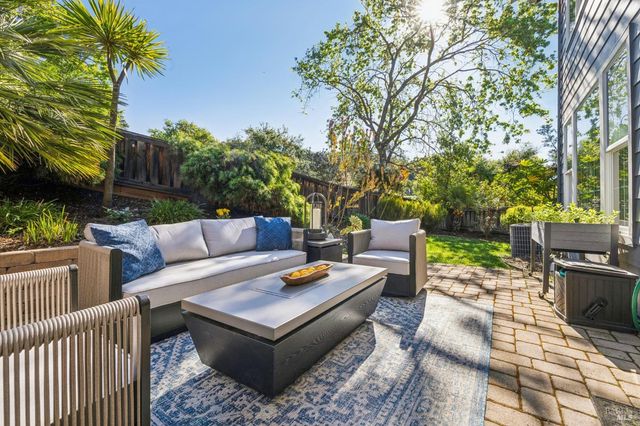 8 Rowe Ranch Ct, Novato, CA 94949