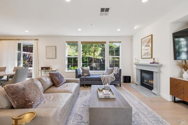 8 Rowe Ranch Ct, Novato, CA 94949