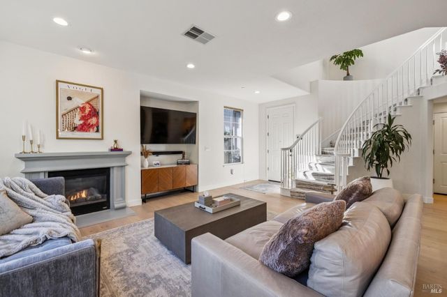 8 Rowe Ranch Ct, Novato, CA 94949