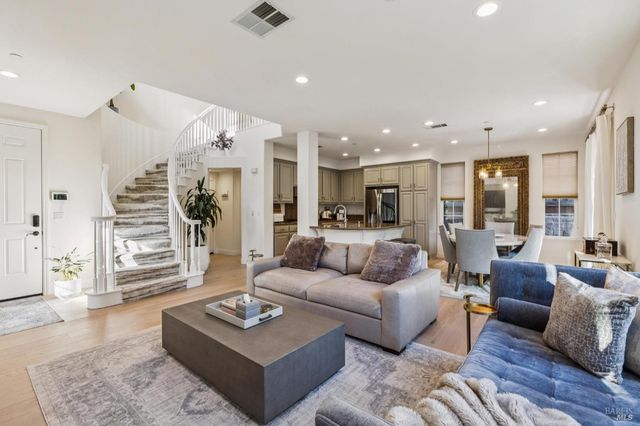 8 Rowe Ranch Ct, Novato, CA 94949