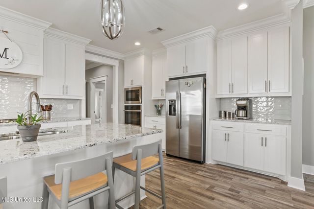 806 Long Leaf Circle, Brandon, MS 39042