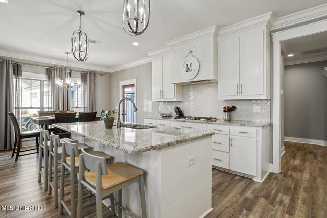 806 Long Leaf Circle, Brandon, MS 39042