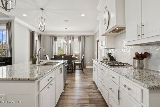 806 Long Leaf Circle, Brandon, MS 39042