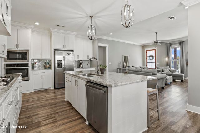 806 Long Leaf Circle, Brandon, MS 39042