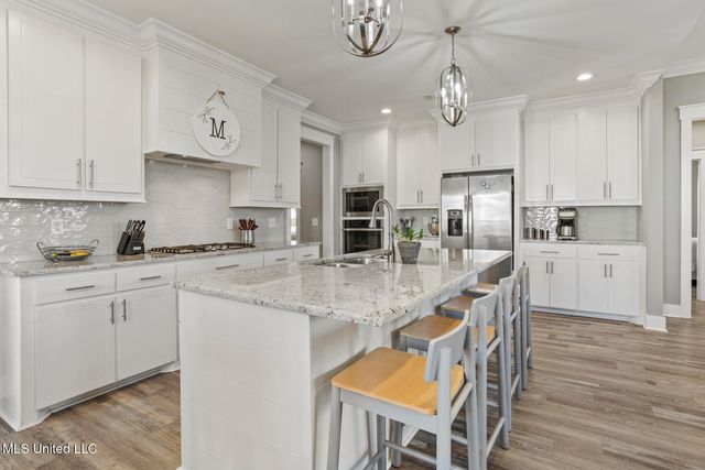 806 Long Leaf Circle, Brandon, MS 39042