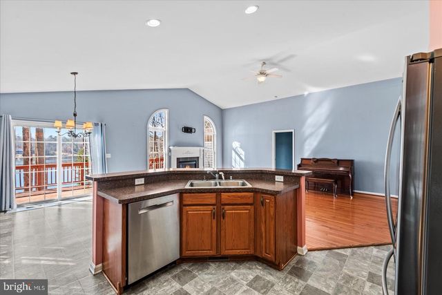 686 LAKE CAROLINE DR, Ruther Glen, VA 22546