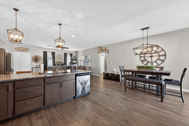 135 Triple Crown Ct, Shelbyville, TN 37160