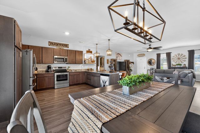 135 Triple Crown Ct, Shelbyville, TN 37160