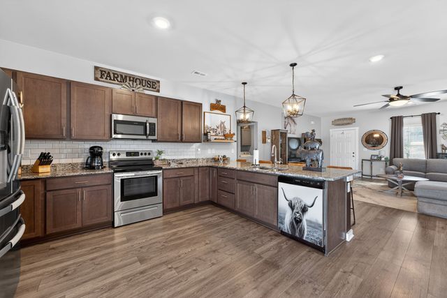 135 Triple Crown Ct, Shelbyville, TN 37160