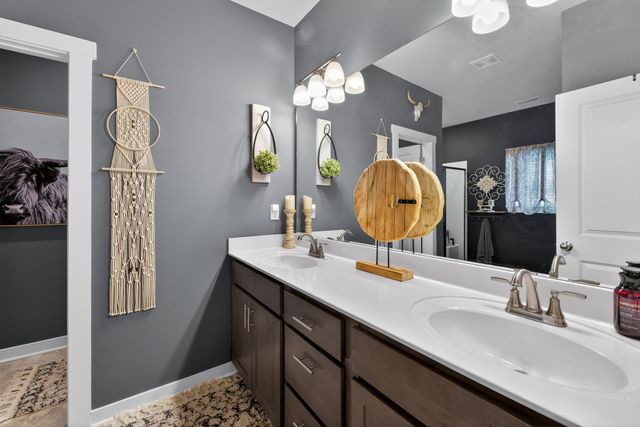 135 Triple Crown Ct, Shelbyville, TN 37160