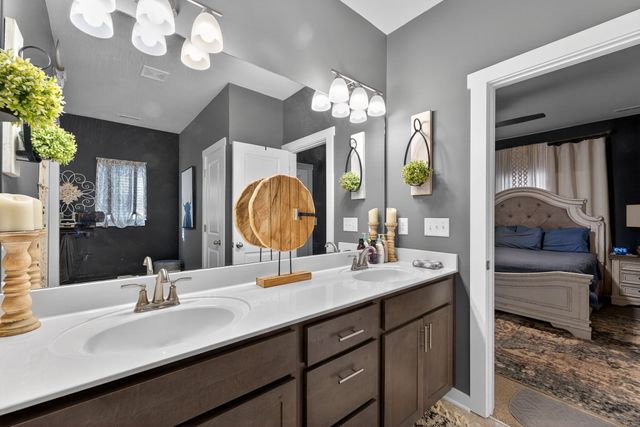 135 Triple Crown Ct, Shelbyville, TN 37160