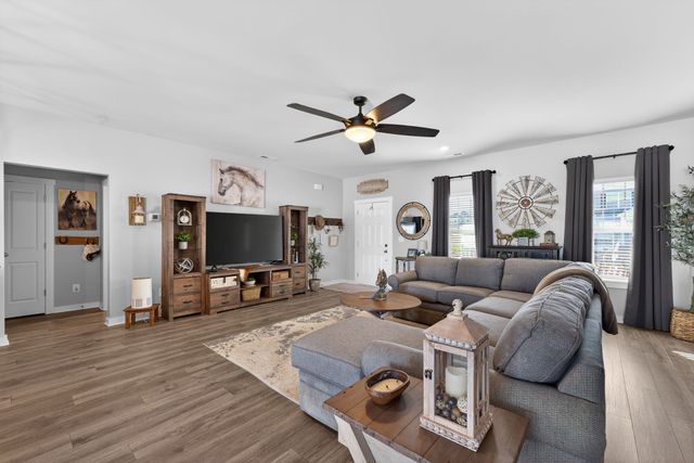 135 Triple Crown Ct, Shelbyville, TN 37160