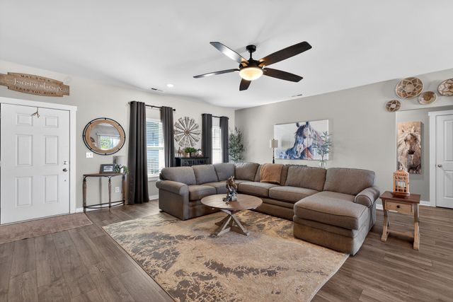 135 Triple Crown Ct, Shelbyville, TN 37160