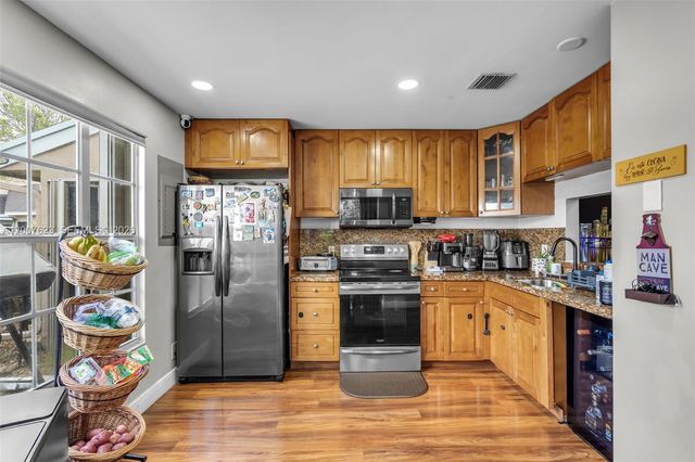 7059 Woodmont Way, Tamarac, FL 33321