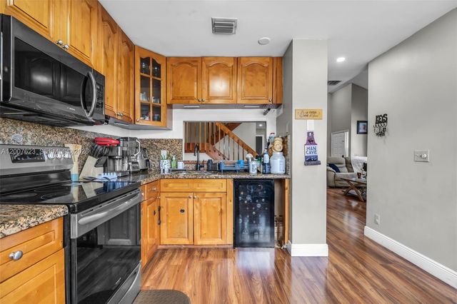 7059 Woodmont Way, Tamarac, FL 33321
