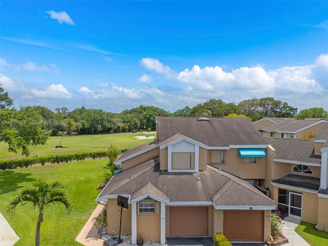 7059 Woodmont Way, Tamarac, FL 33321