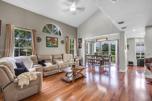 7059 Woodmont Way, Tamarac, FL 33321